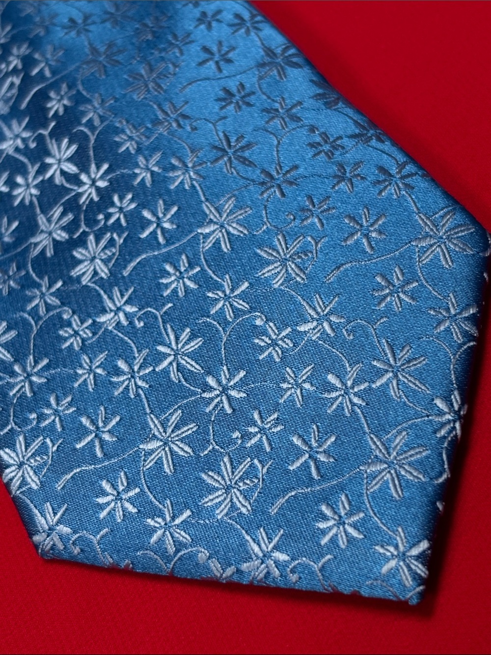 Tie Rack tie! - Picture 2 of 5